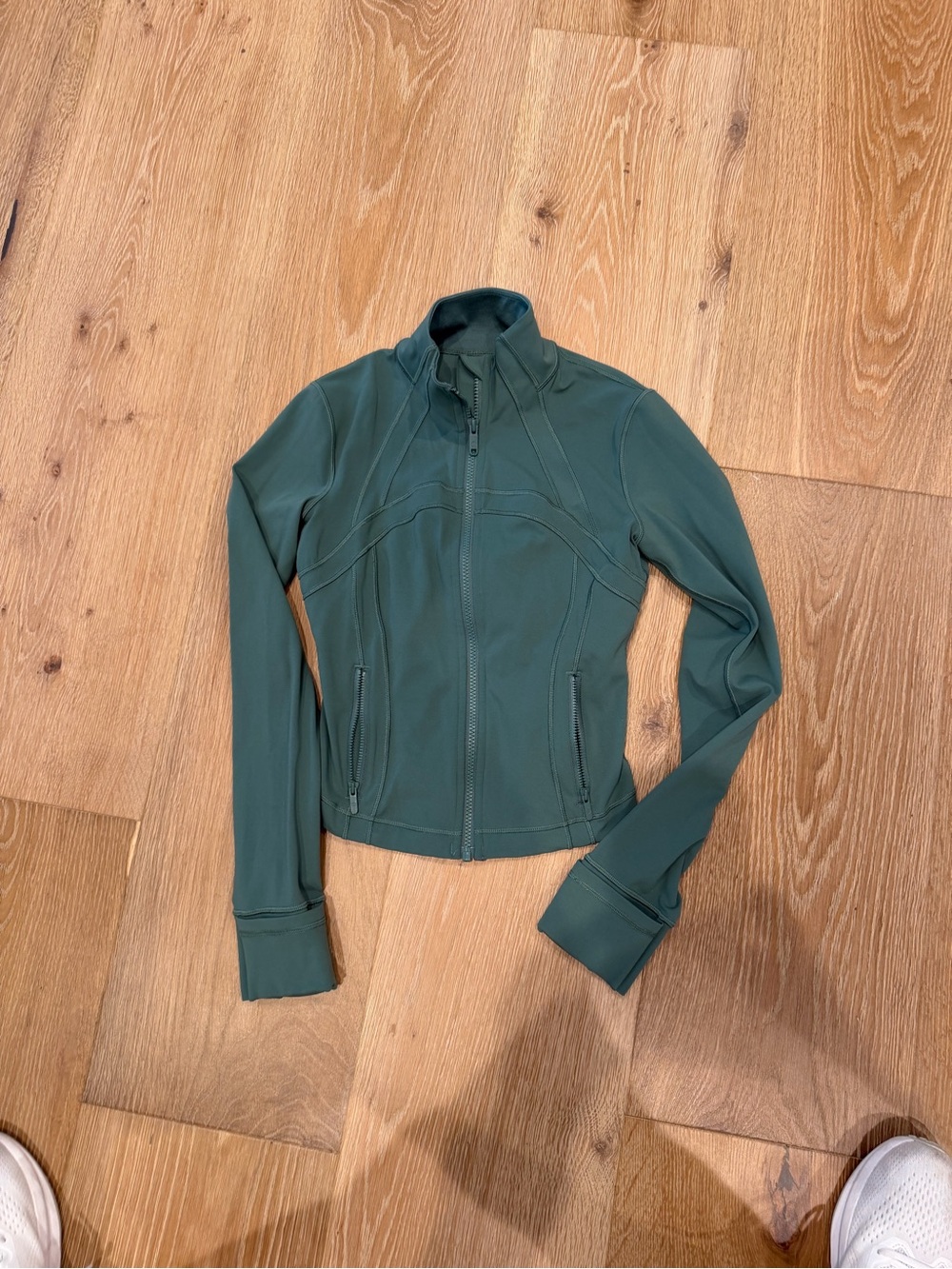 Lululemon Women's sage Green cropped Zip-Up Active Jacket